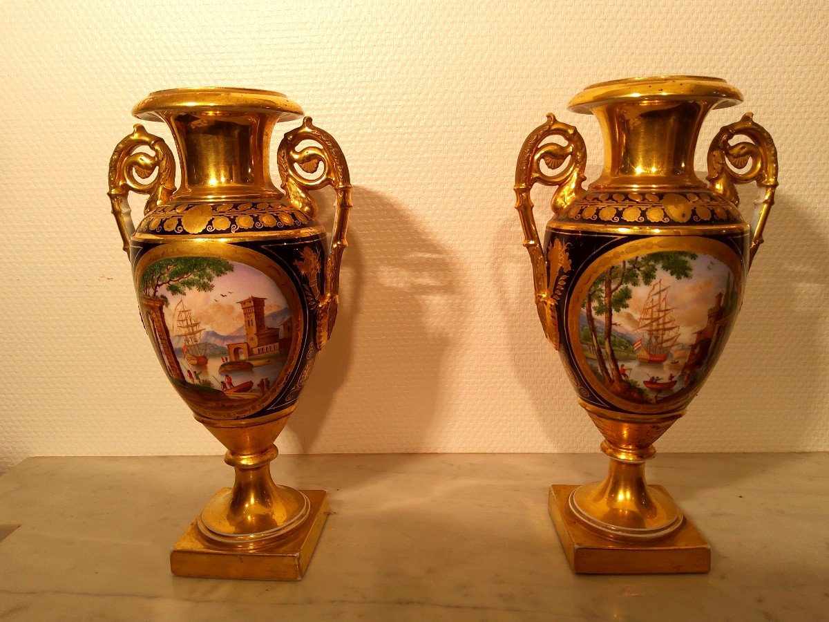 Paire De Vases En Porcelaine D époque Restauration